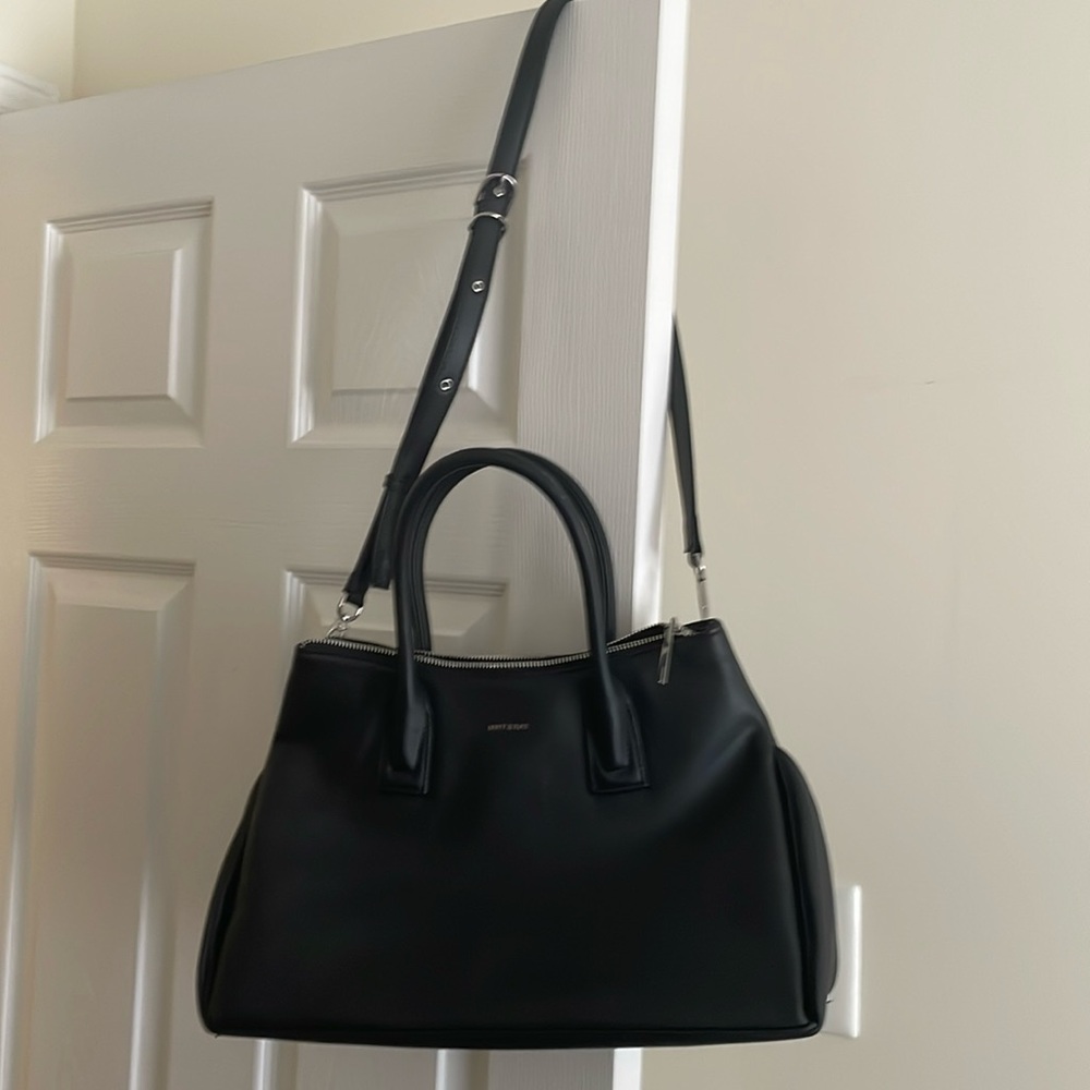 Matt & Nat black handbag